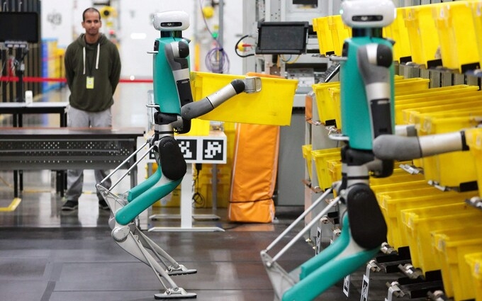 Amazon Digit robot