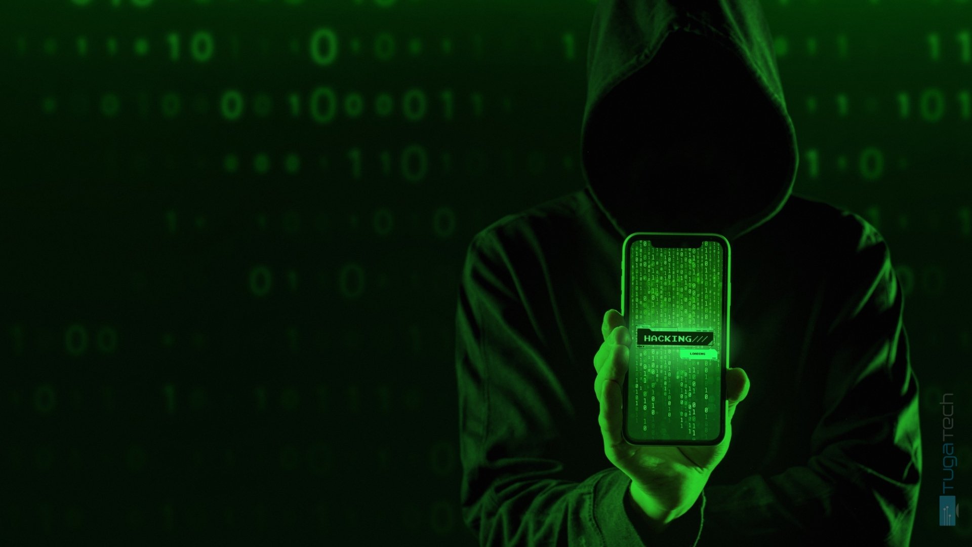 Hacker com smartphone atacado