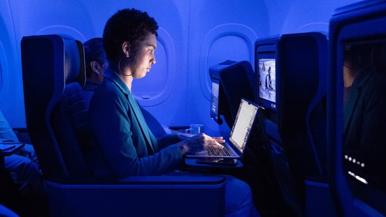 United Airlines starlink