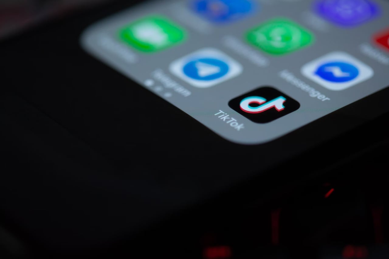 TikTok em smartphone