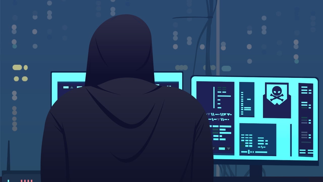 hacker em frente de computador