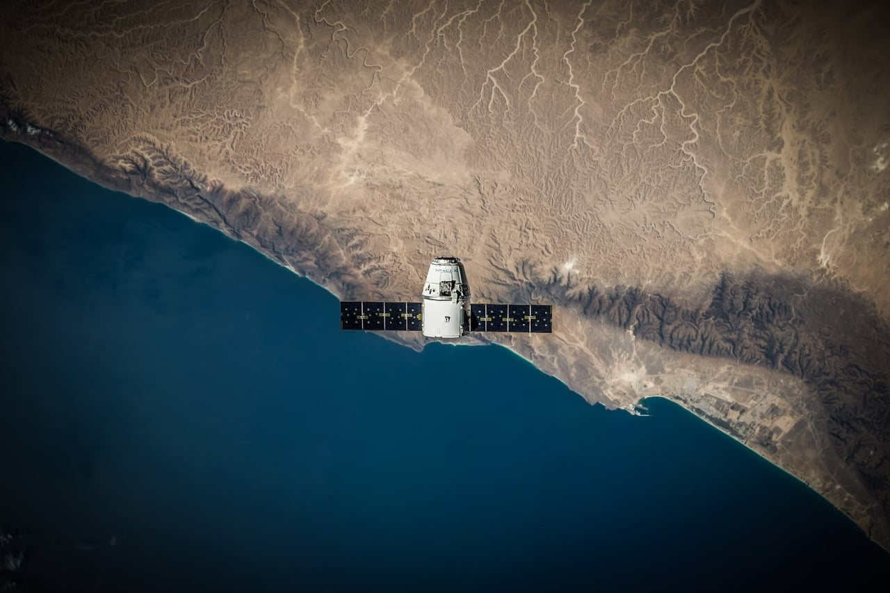 Satélite no espaço
