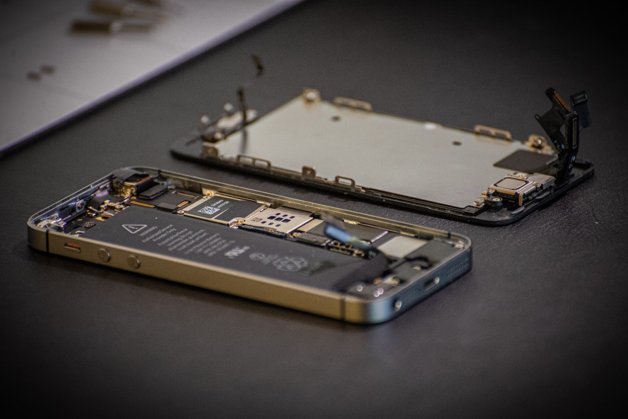 iPhone da Apple a ser reparado