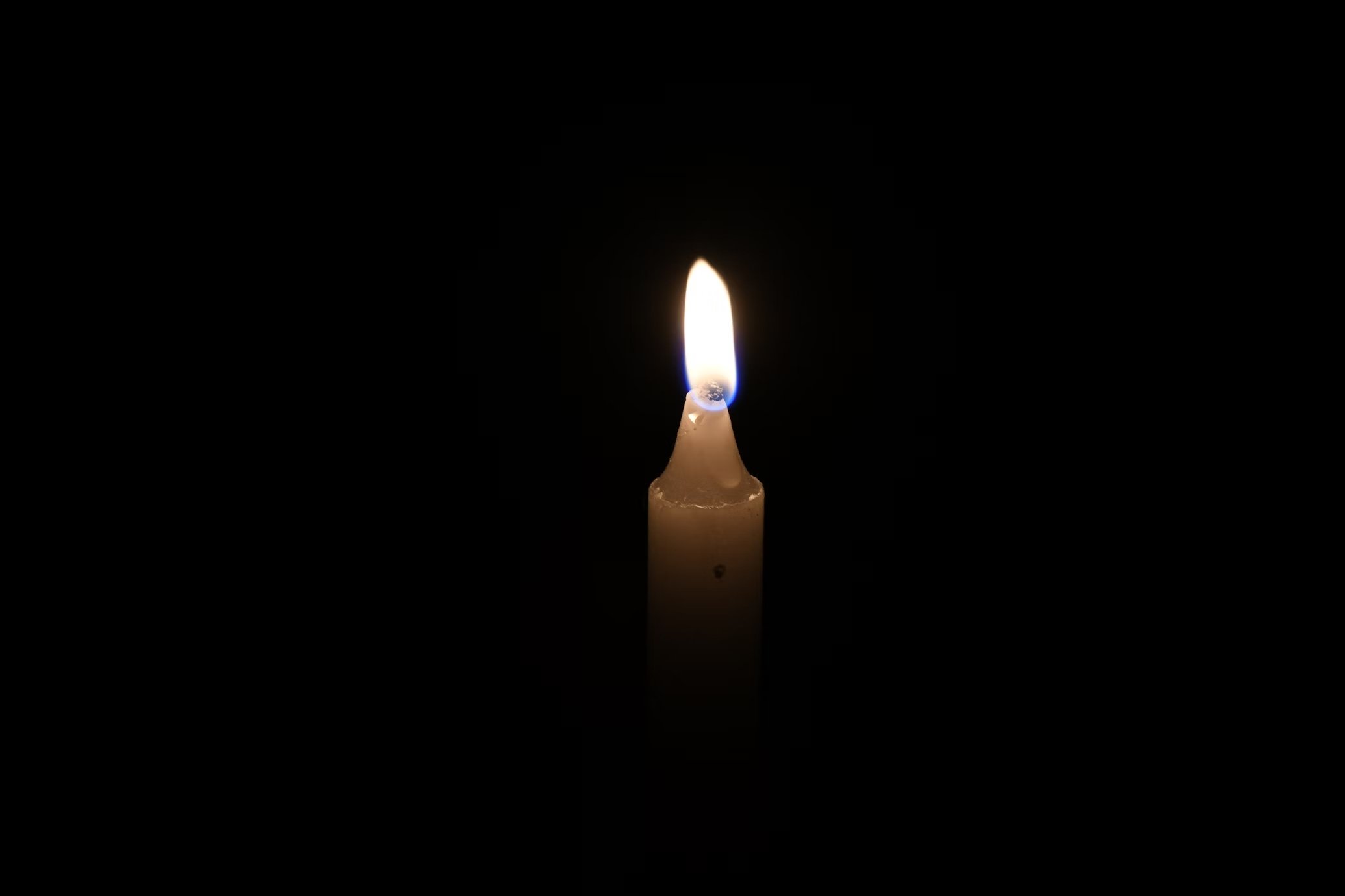 vela acesa com fogo