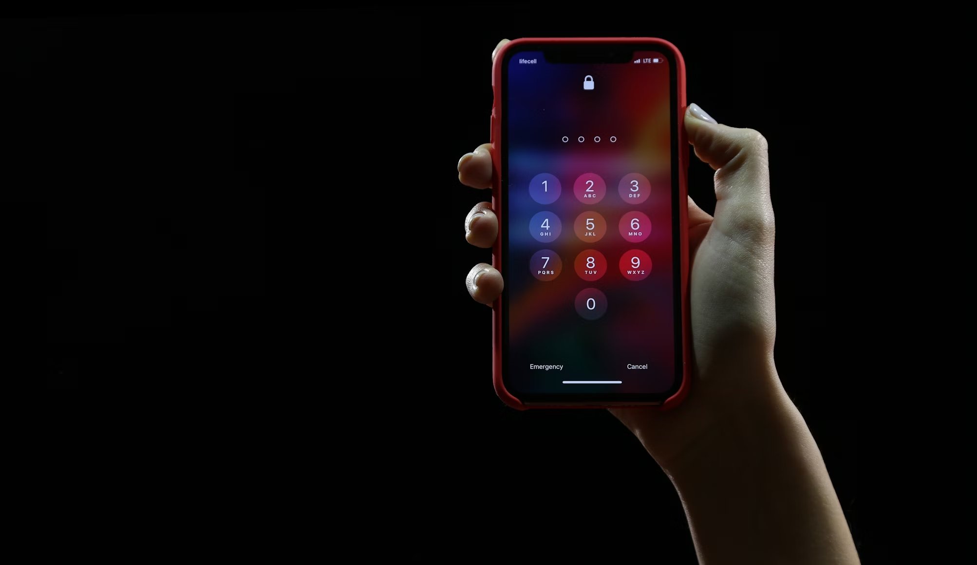 smartphone com imagem de pin no ecrã