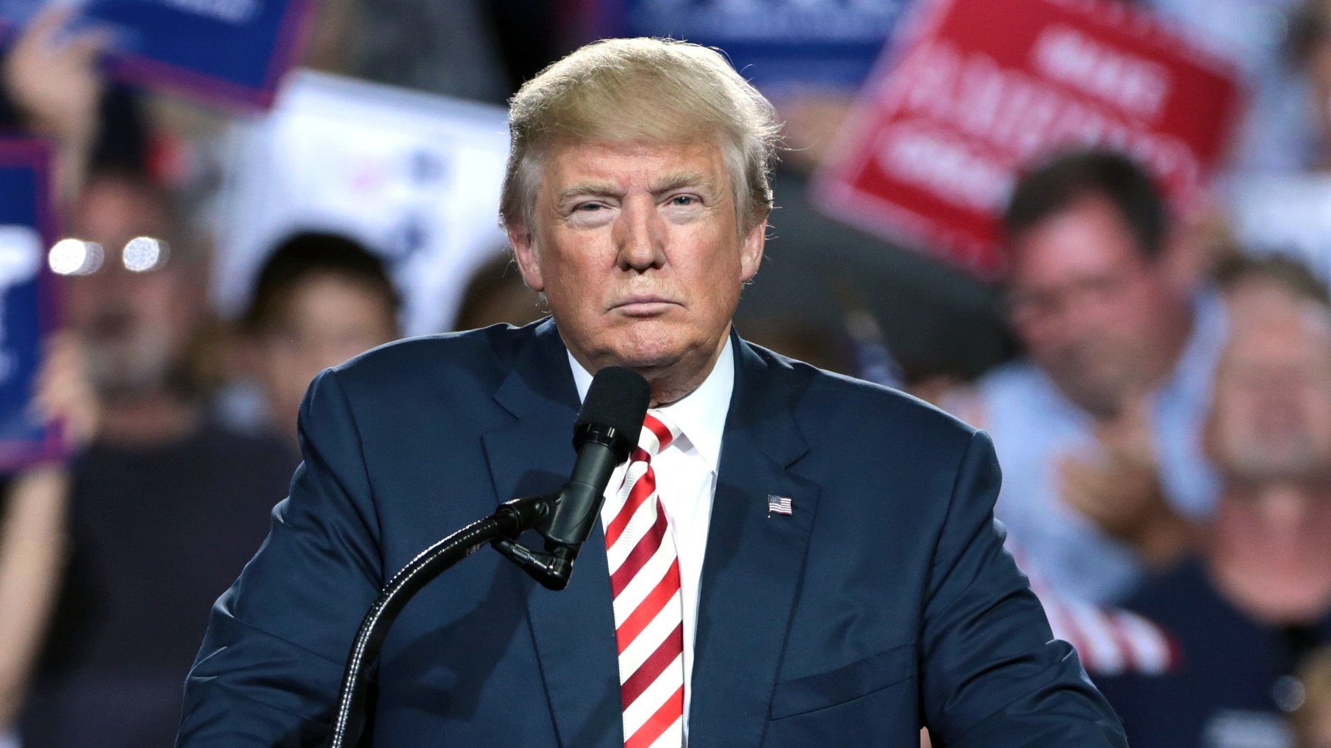 Donald Trump em destaque na tribuna