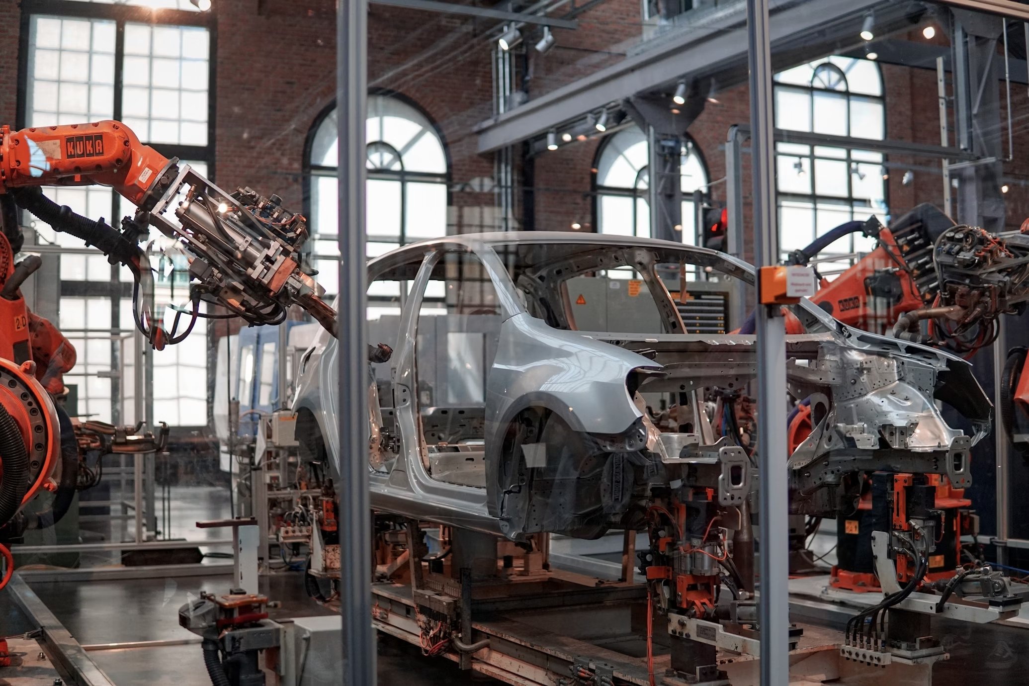 Carro em linha de construção