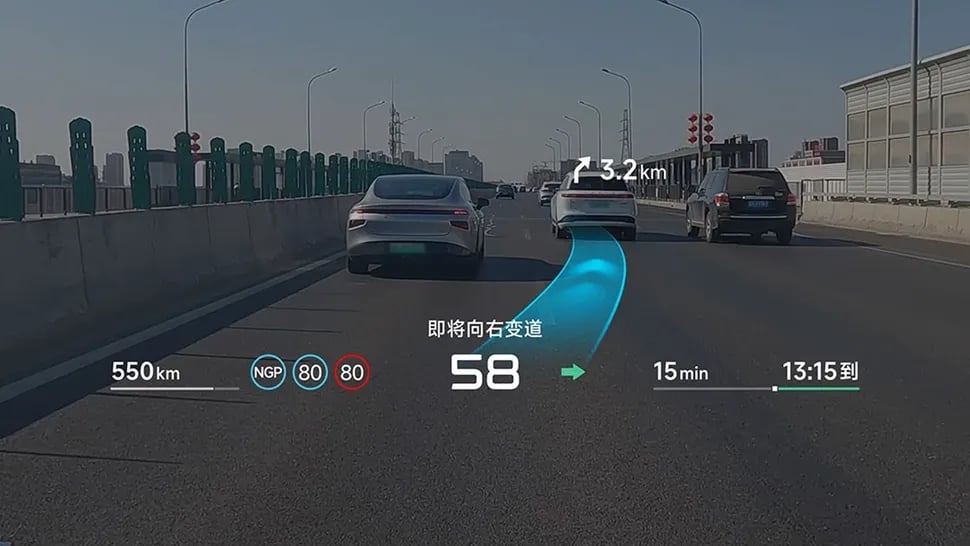 Sistema de condução no vidro frontal das viaturas