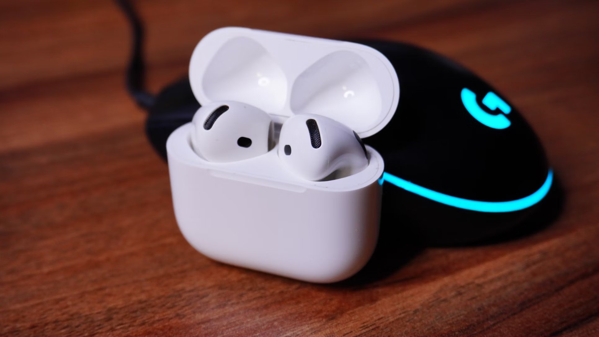Apple AirPods junto a rato