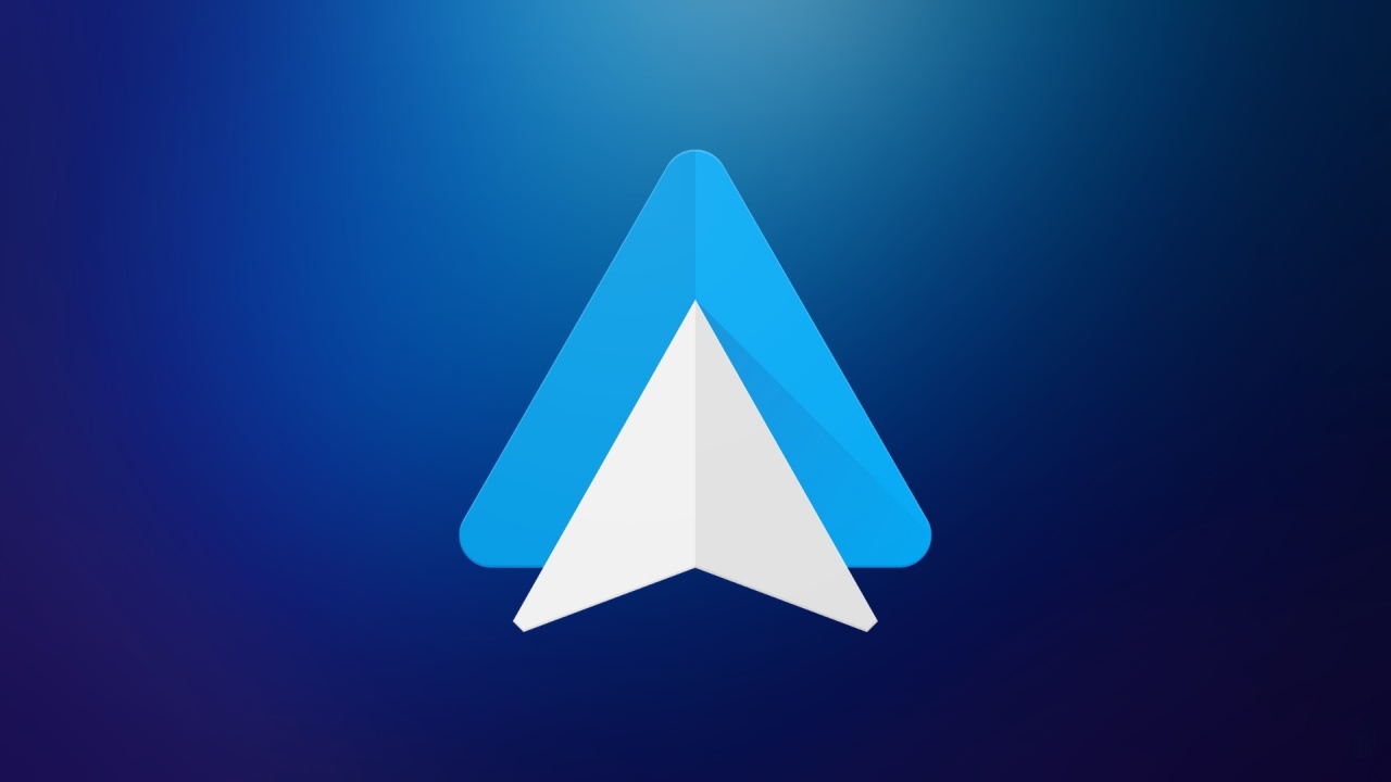 logotipo do Android Auto em destaque sobre fundo azul