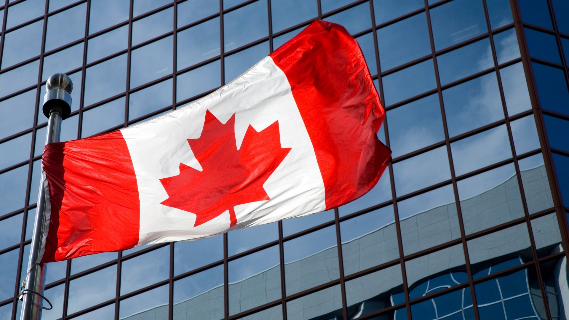 canadá bandeira em frente de escritórios