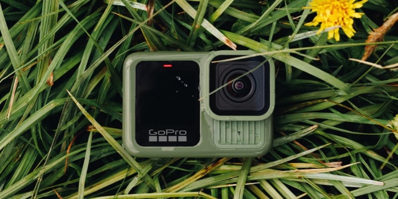 gopro verde sob relva