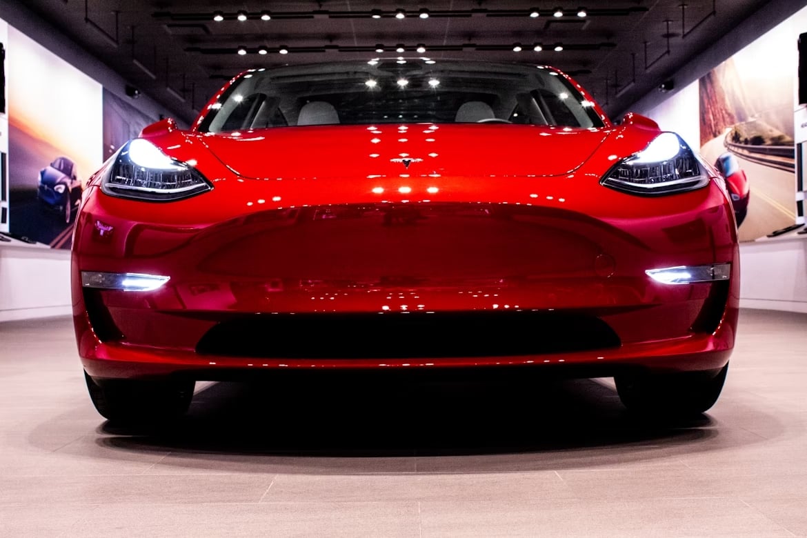 Tesla visto de frente