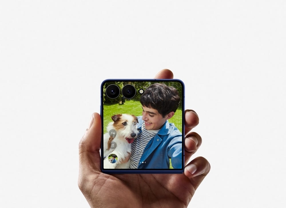 imagem do dispositivo com ecrã frontal externo ligado