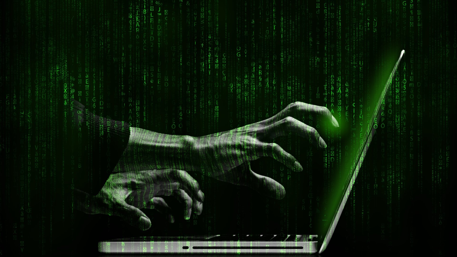 Imagem de mão a chegar a dados em computador portátil