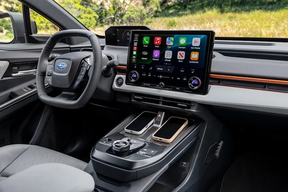 interior do Subaru Uncharted
