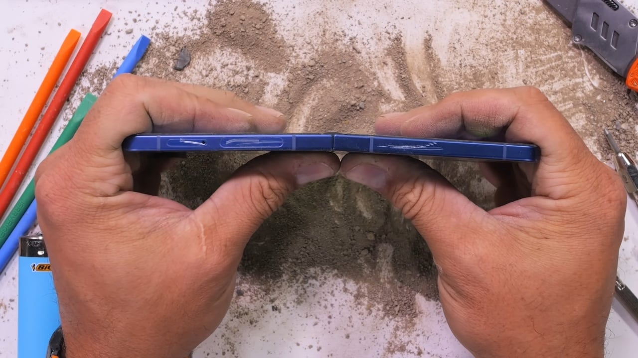 Samsung Galaxy Z Flip 7 em teste de tortura