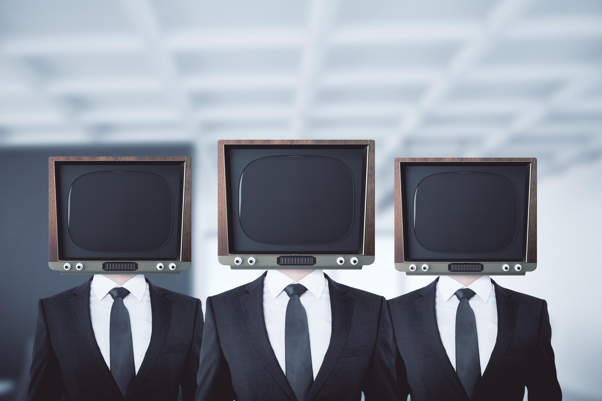 Advogados com cabeça de TV