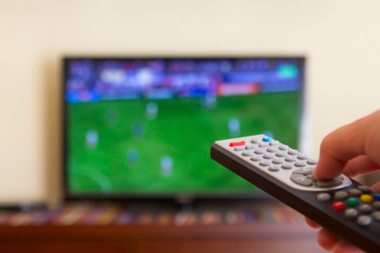 Comando de TV a apontar para TV