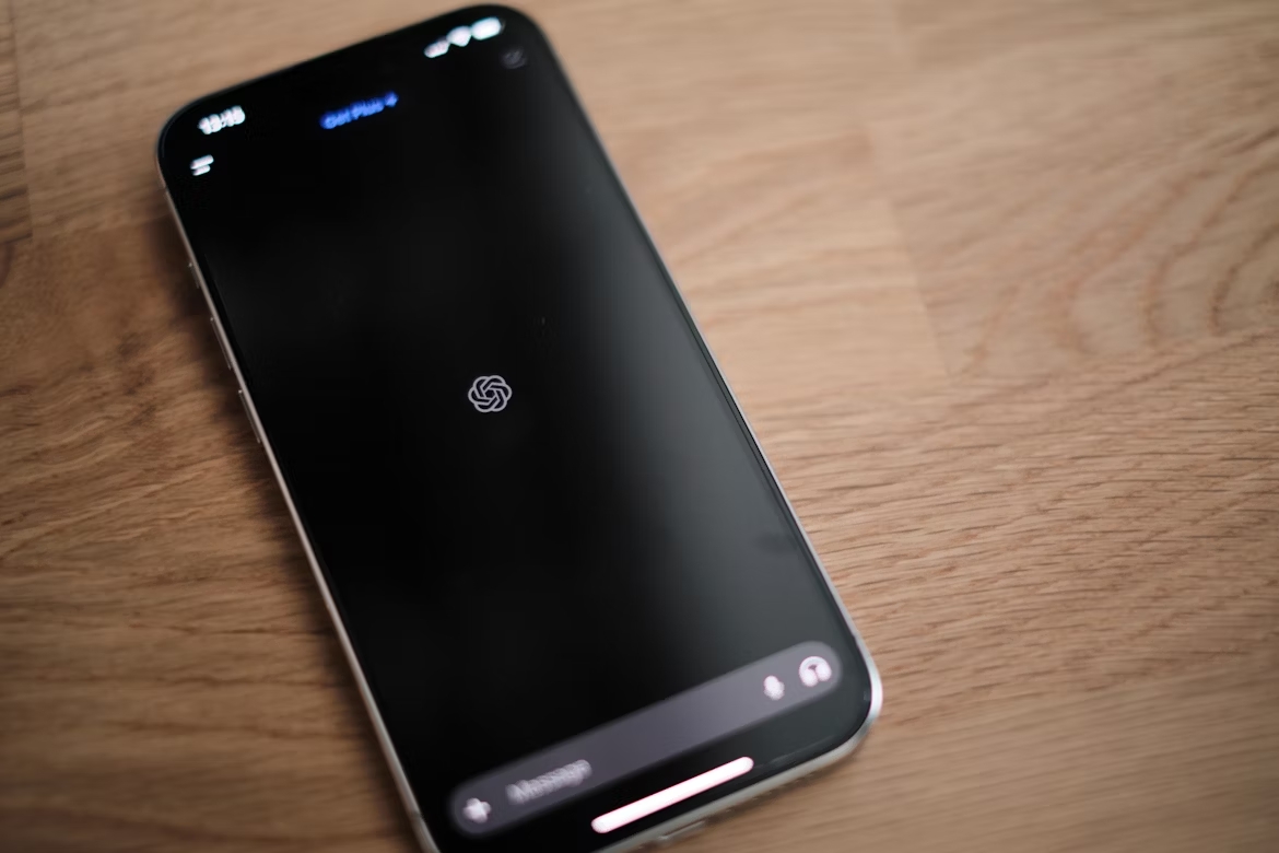 ChatGPT app em smartphone da Apple