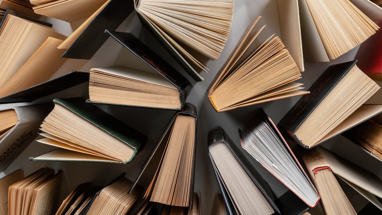 Livros entreabertos