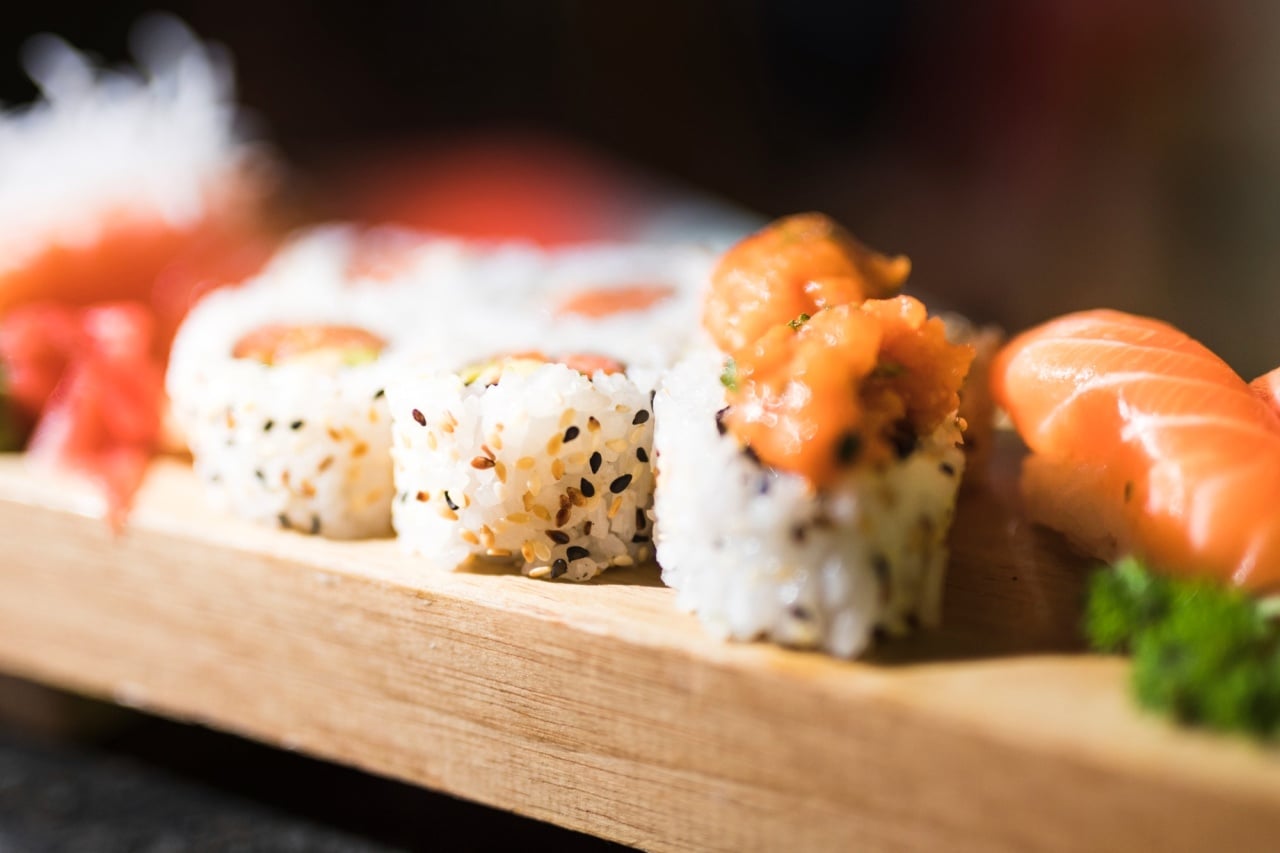 Sushi em prato