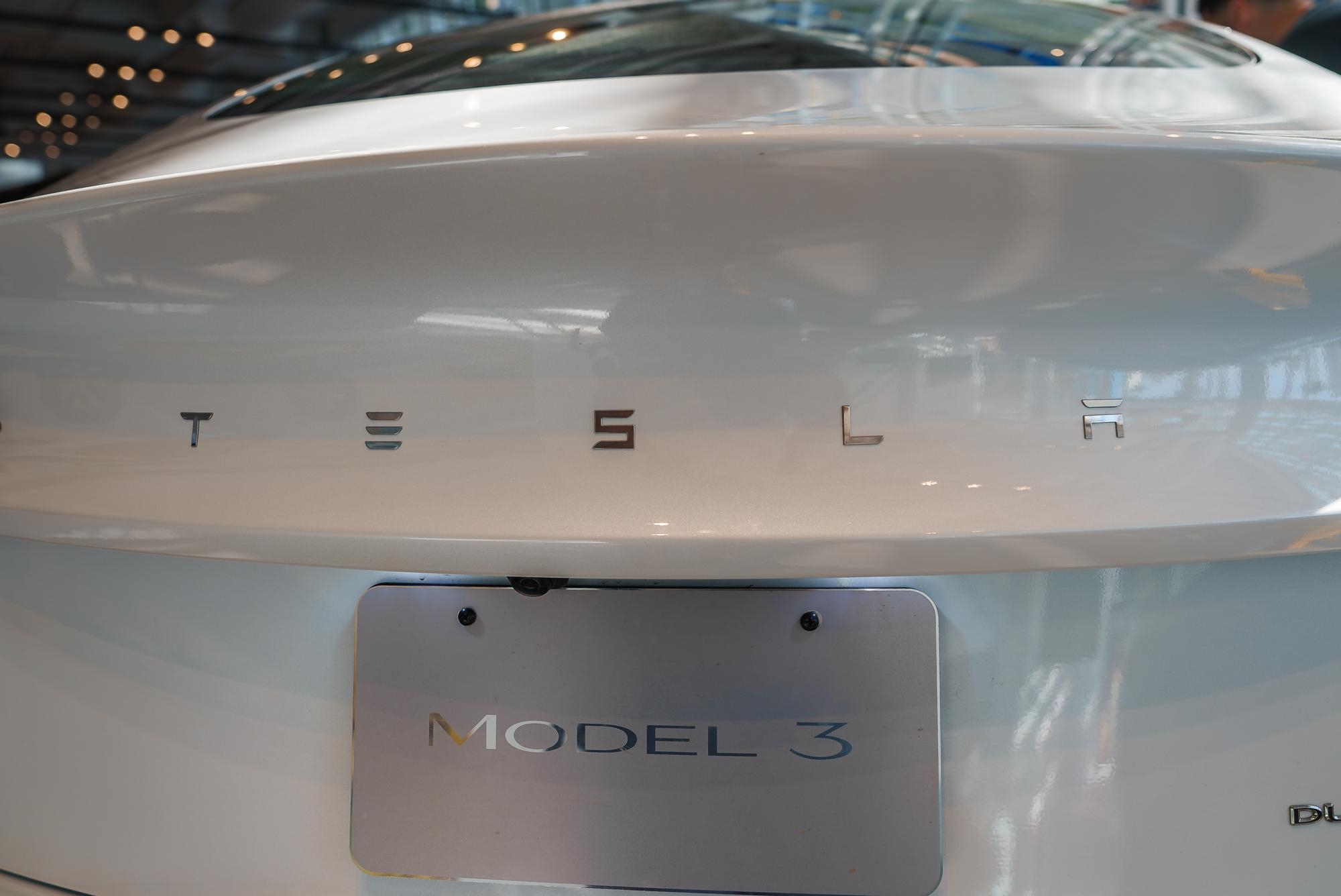 Traseira de um tesla Model 3