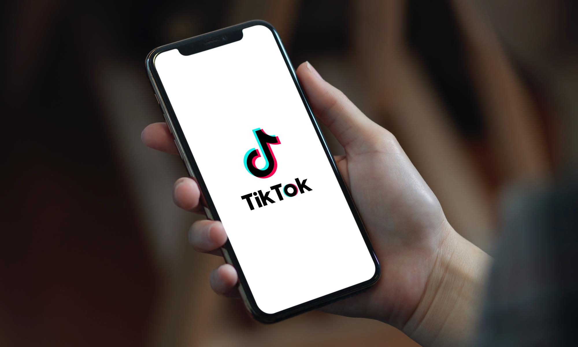TikTok em smartphone