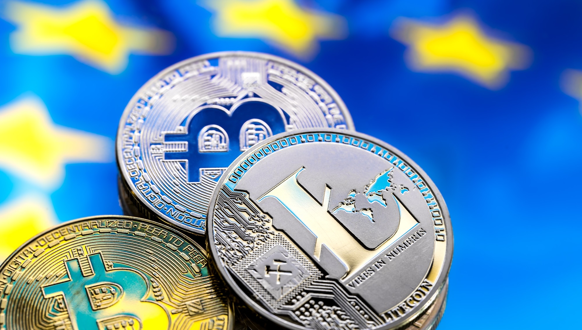 Criptomoedas sobre bandeira da união europeia