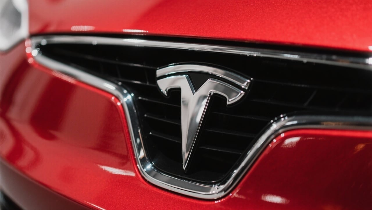 tesla frente