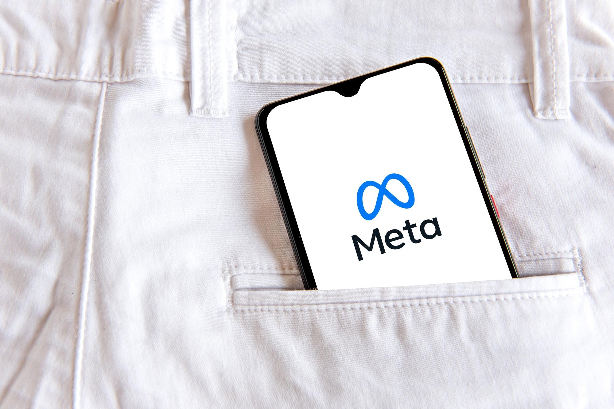 logo da meta em smartphone