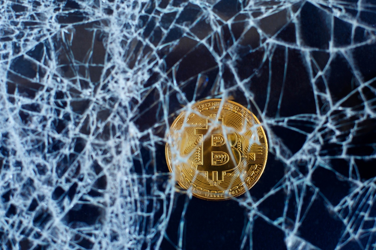 bitcoin em vidro partido