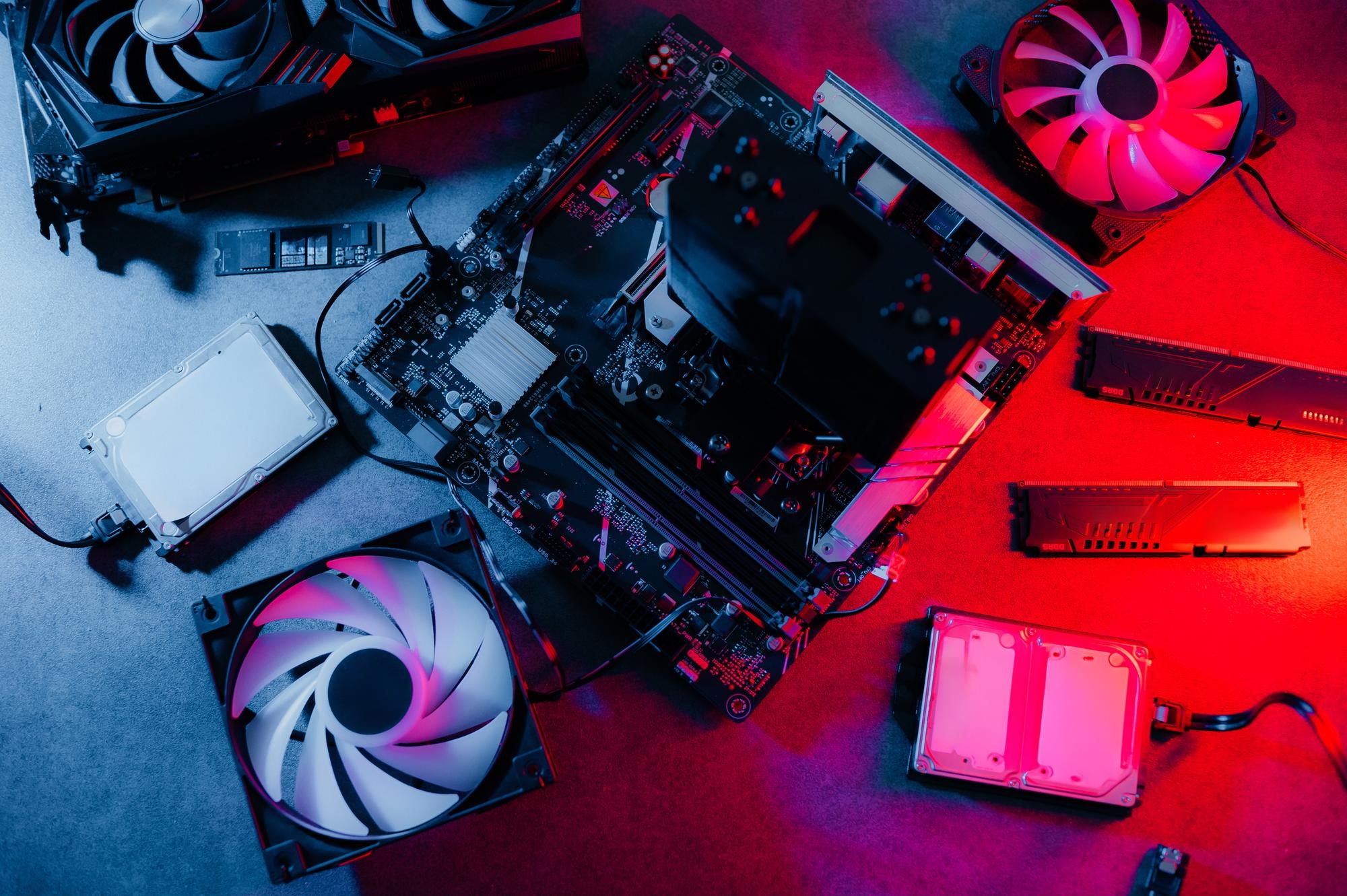 hardware de um computador desmontado