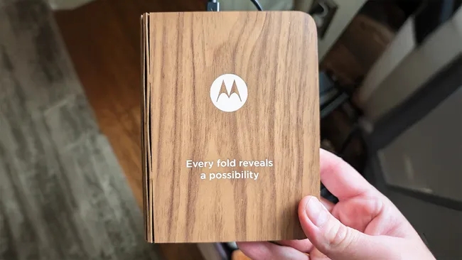 Motorola fold