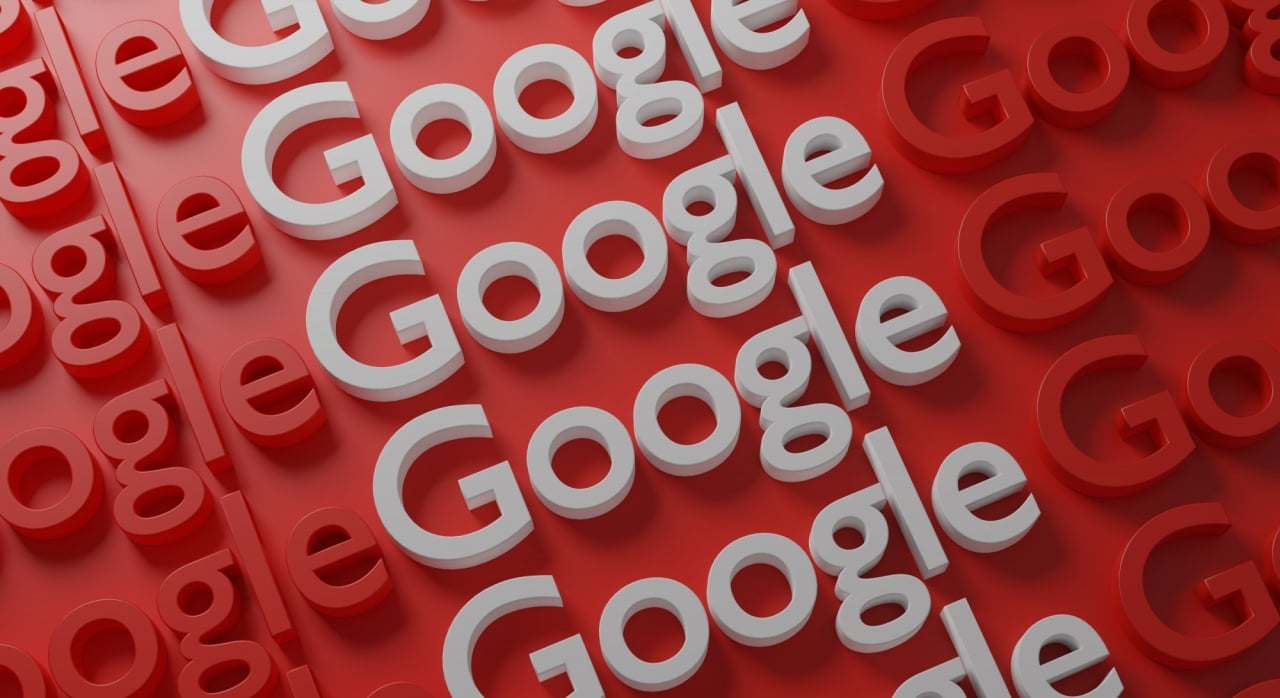 Google logo em fundo vermelho