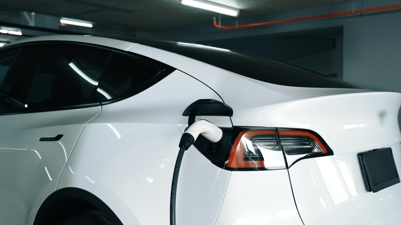 tesla a carregar