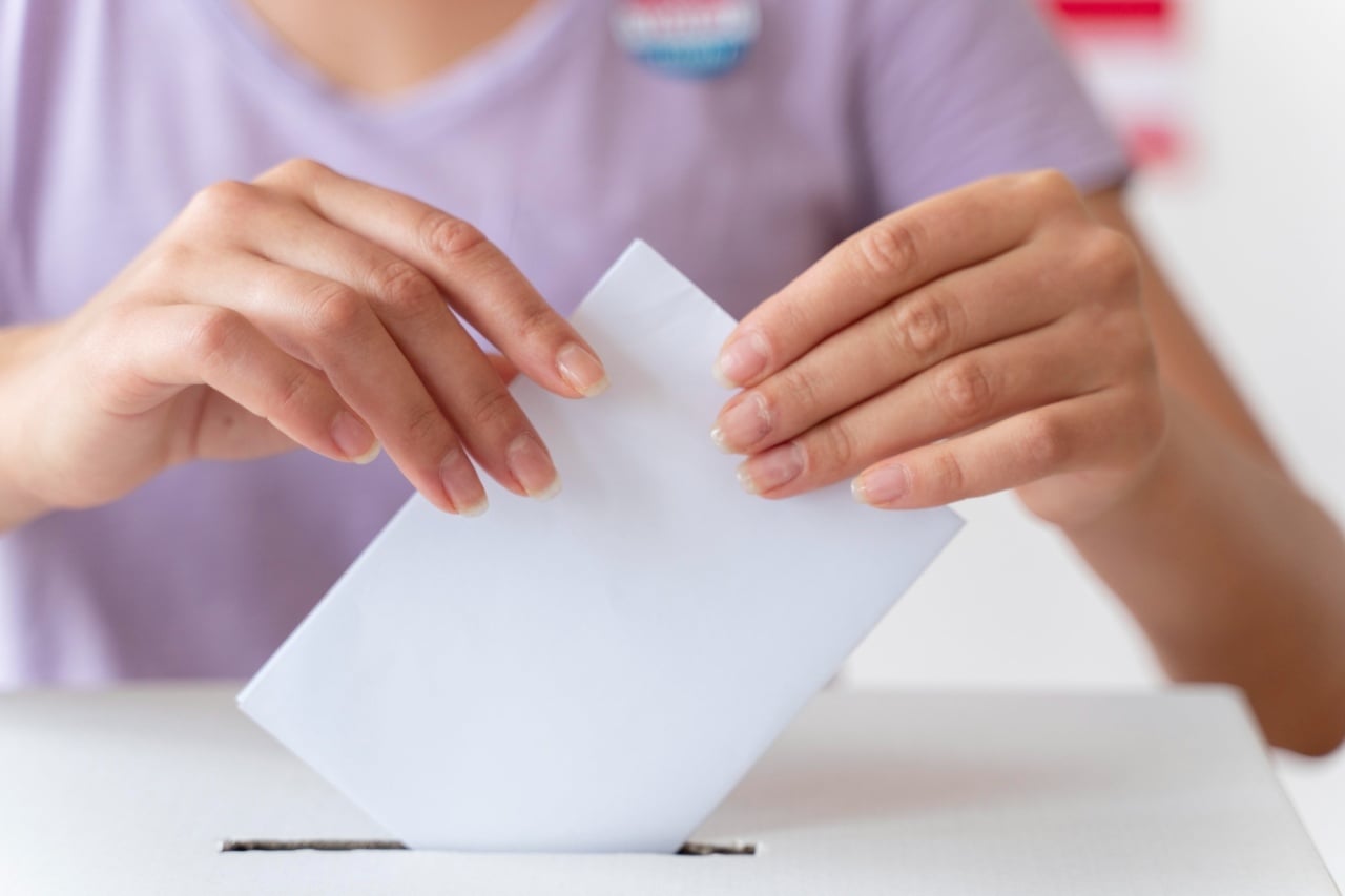 Pessoa a votar