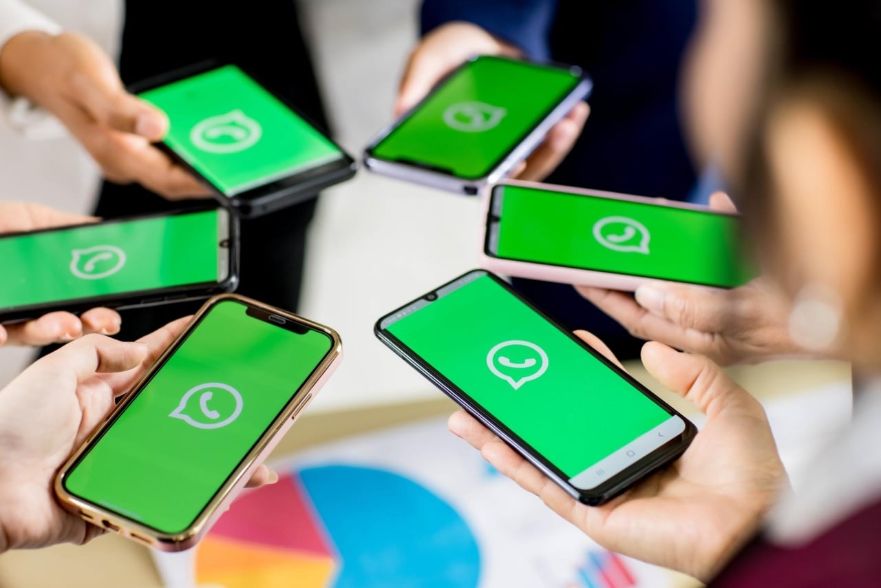WhatsApp smartphone