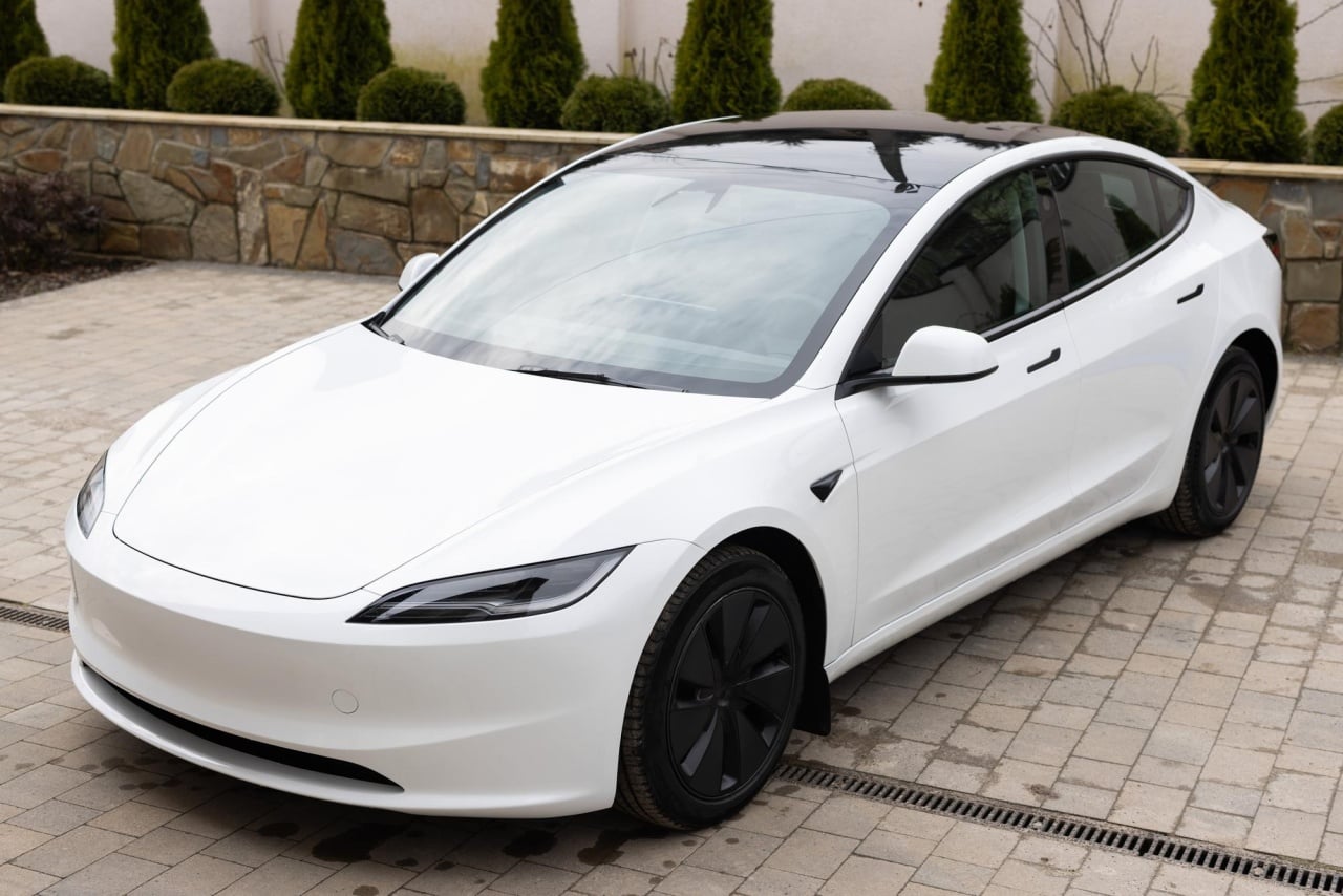 Tesla frente