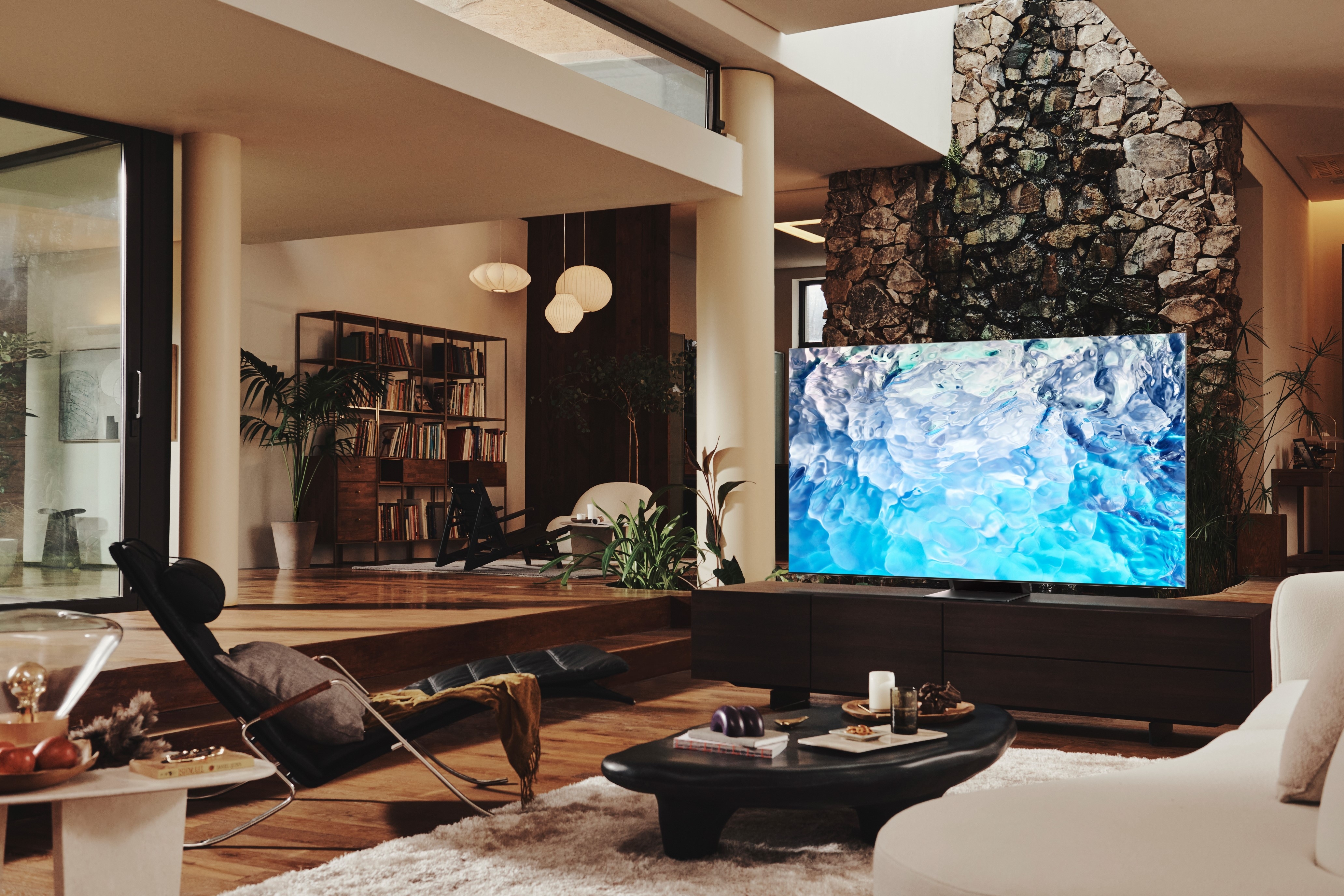 TV da Samsung em sala decorada