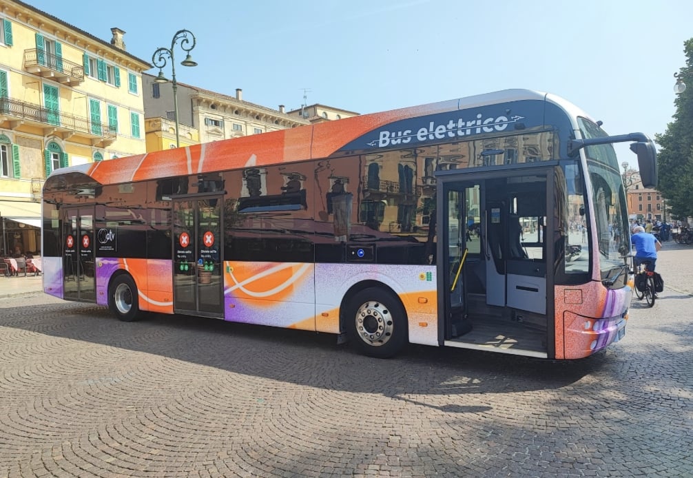 autocarro elétrico em itália