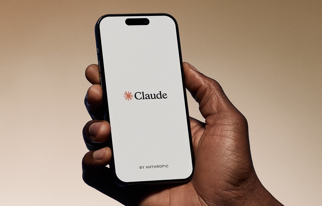 claude em smartphone