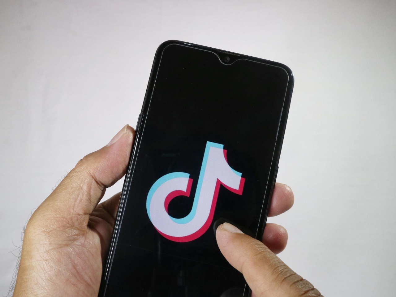 TikTok em smartphone