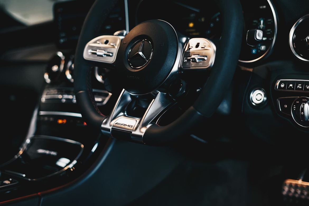 volante de um mercedes