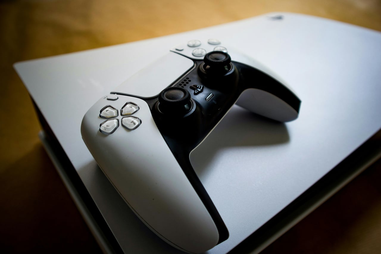 comando da playstation 5 em destaque