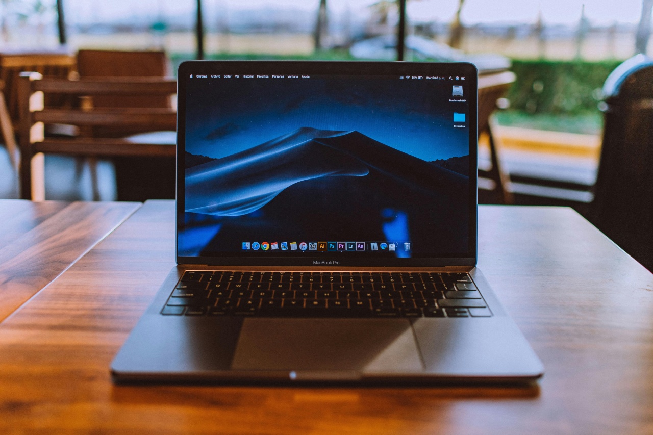 Macbook da Apple aberto