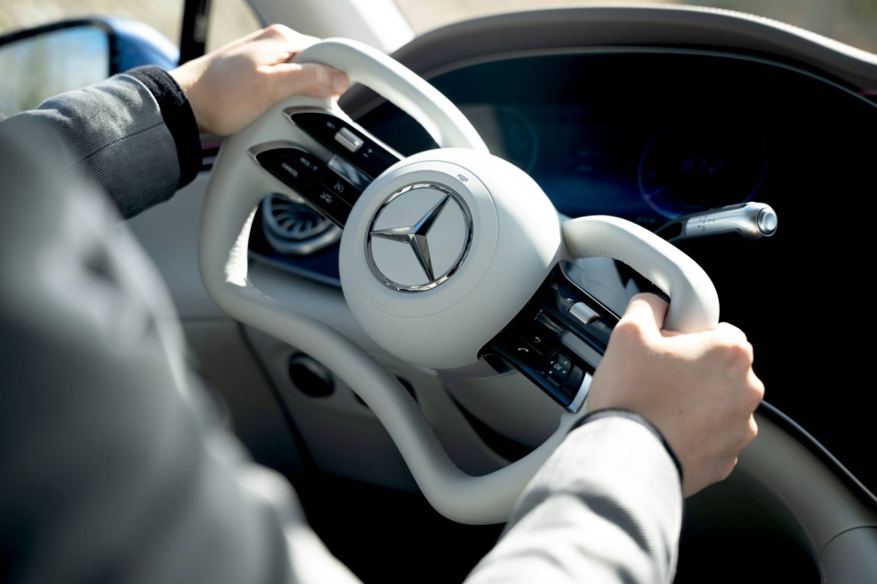 volante estranho da Mercedes