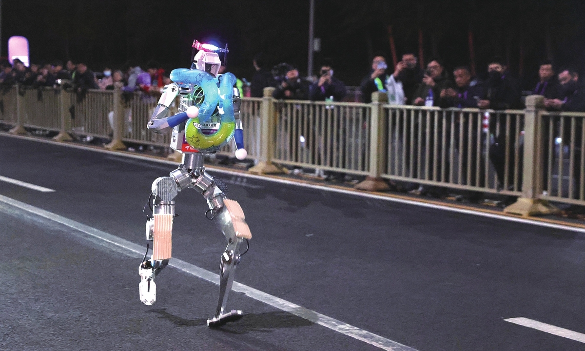 robot em corrida