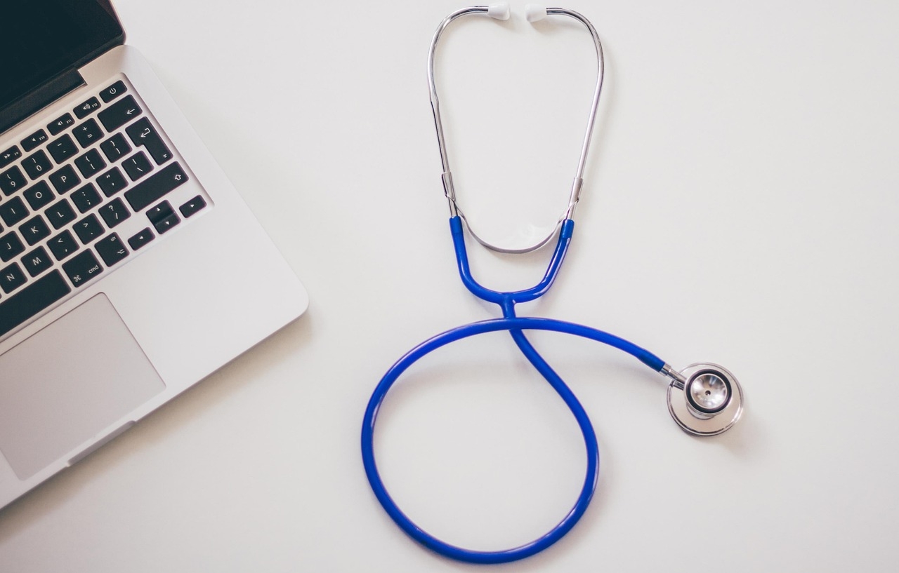 medico no computador