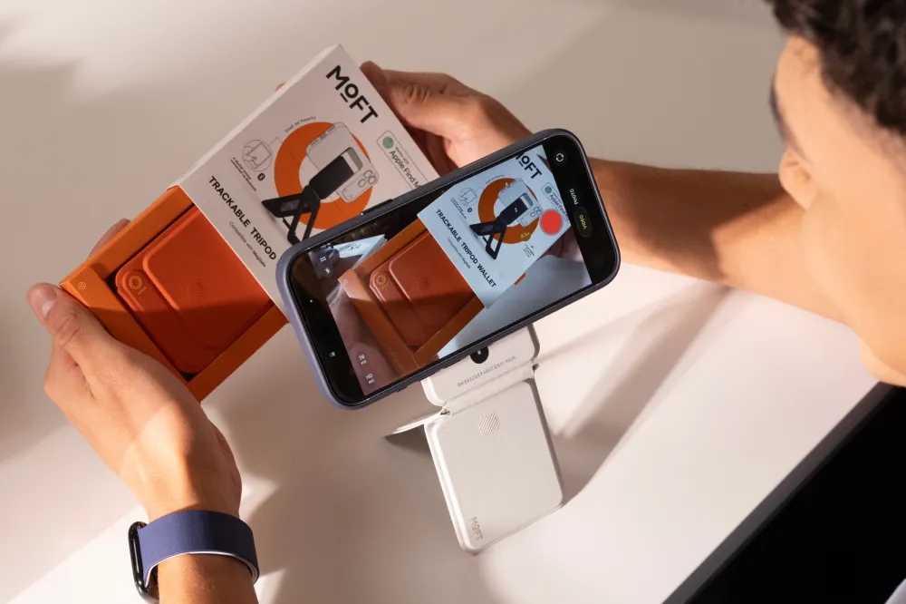 Trackable Tripod Wallet